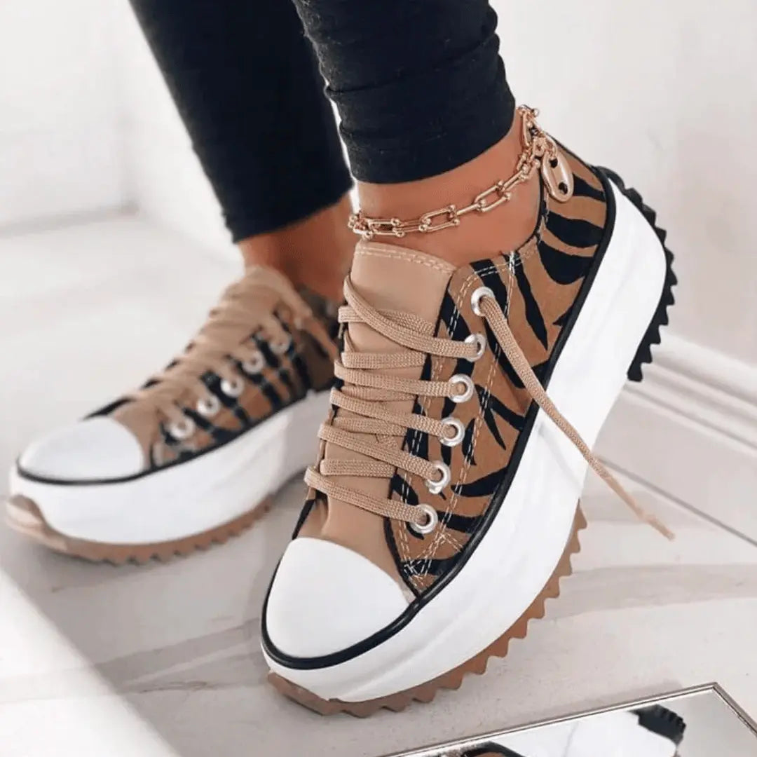 Women’s Platform Trainers – Low-Top Lace-Up Footwear with Chunky Sole